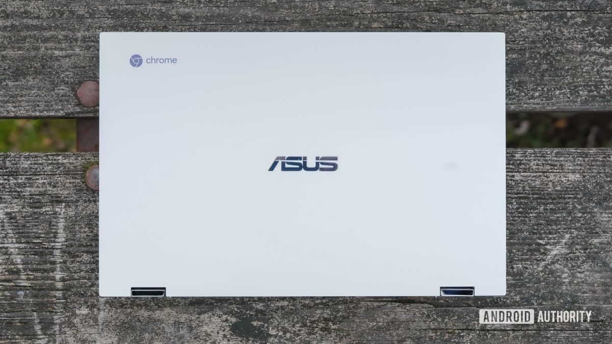 Asus Chromebook Flip C436 review top lid closed