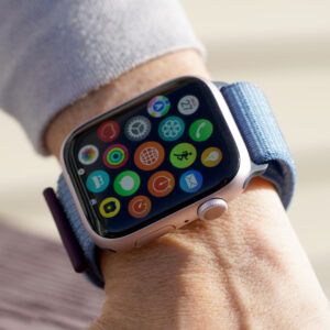apple-pulls-the-plug-on-in-house-microled-display-for-the-apple-watch